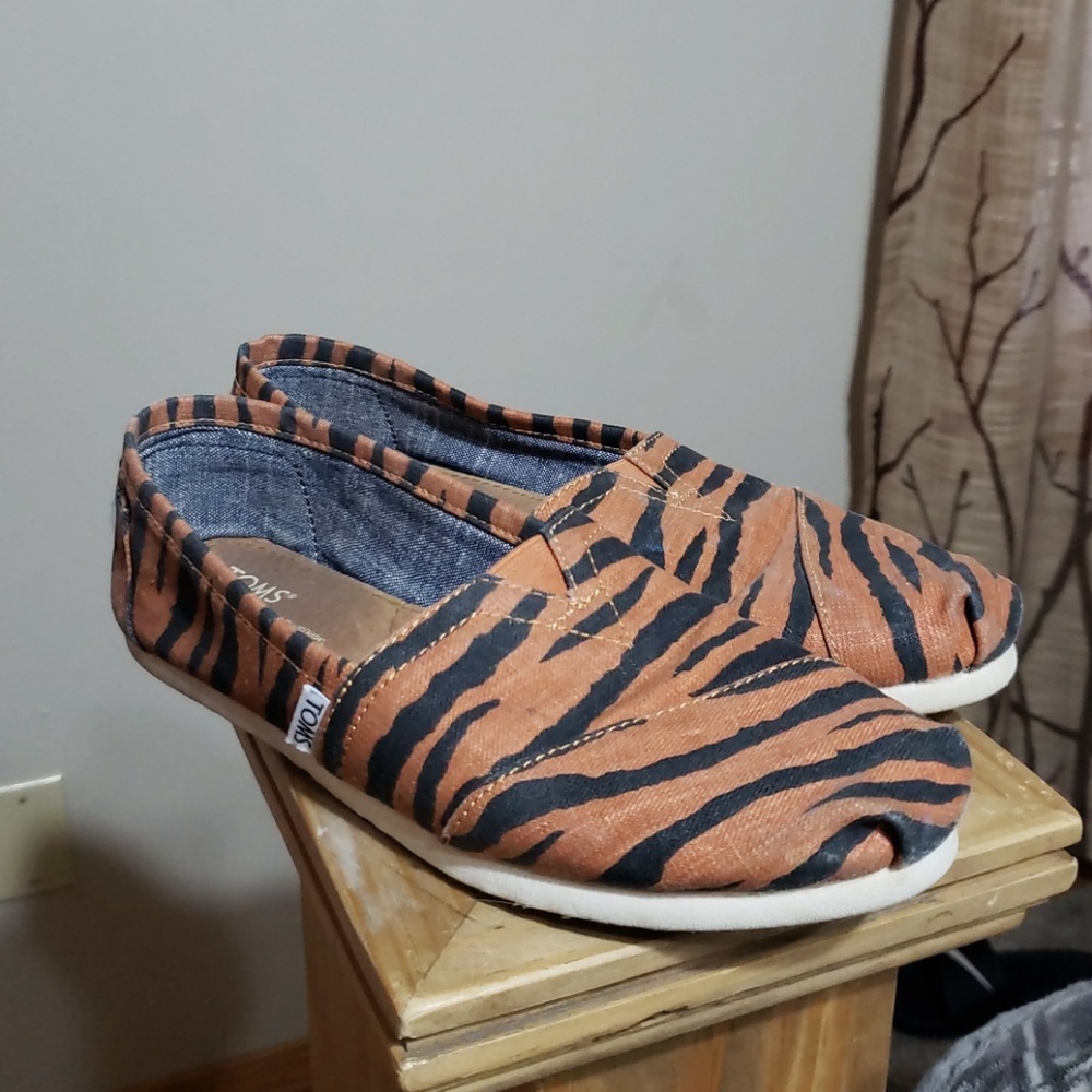 TOMS tiger print canvas shoes